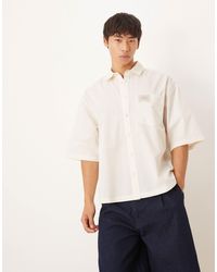 ASOS - Chemise coupe carrée oversize avec écusson sur la poitrine - beige - Lyst