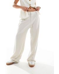 Pull&Bear - Petite - pantalon droit ajusté avec nervures à l'avant - beige - Lyst