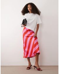 Y.A.S - – gestreifter midirock aus satin - Lyst