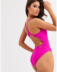 Nike Nike – Badeanzug mit Racerback-Trägern - Pink