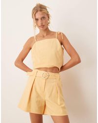 ASOS - Pantalones Cortos De Sastre Amarillos A Rayas Con Cinturón De (Parte De Un Conjunto) - Lyst