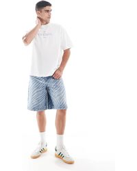 ASOS - Bermuda long en jean avec imprimé à zébrures au laser - moyen délavé - Lyst