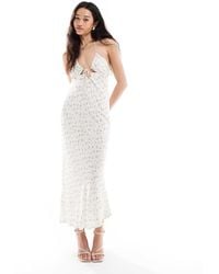 Bershka - Vestito Lungo Écru A Fiori Con Allacciatura Al Collo E Sul Davanti - Lyst
