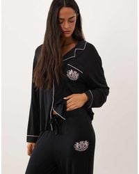 Juicy Couture - Dog Crest Long Sleeve Revere Pyjama Set With Contrast Piping Detail - Lyst