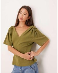 ASOS - T-Shirt Kaki Con Scollo A V E Dettaglio Attorcigliato Sulla Spalla - Lyst