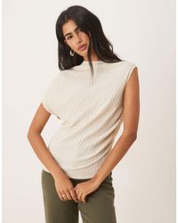 ASOS - T-shirt asymétrique en tissu texturé avec fronces sur les côtés - crème - Lyst