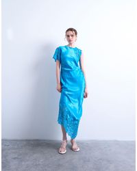 TOPSHOP - Robe mi-longue avec empiècement en dentelle et détail à l'épaule - intense - Lyst