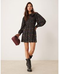 Miss Selfridge - Mini Jurk Van Kant Met Lange Mouwen En Print - Lyst