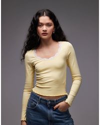 ASOS - Top à manches longues et encolure dégagée avec dentelle contrastante - babeurre - Lyst