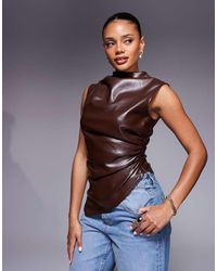ASOS - Top De Vestir Marrón Asimétrico Con Cuello Alto Y Diseño Drapeado De Tejido Efecto Cuero De - Lyst