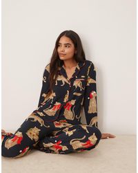 Chelsea Peers - – langärmliges pyjama-set aus polyester mit weihnachtlichem leopardenmuster und reverskragen - Lyst