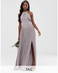 TFNC London Robe longue plissée pour demoiselle d'honneur en exclusivité - Gris