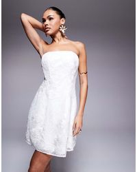 Forever New - Vestido De Novia Corto Blanco Con Diseño Bordado Y Escote Palabra De Honor De Encaje De - Lyst