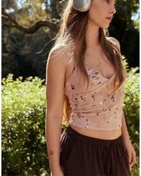 Stradivarius - Top Allacciato Al Collo Salmone Ricamato Con Paillettes - Lyst