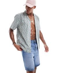 Hollister - Chemise coupe carrée à manches courtes et col cranté en popeline à imprimé géométrique - clair - Lyst