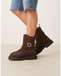 ASOS - Amelia - bottines plates en daim avec semelle chunky et boucle - chocolat - Lyst