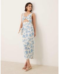 ASOS - – träger-midikleid mit blumenmuster, verdrehtem brust-detail und cut-out - Lyst
