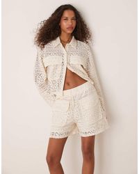 Vila - Pantalones Cortos Color Crema Con Patrón Floral De Croché De (Parte De Un Conjunto)-Blanco - Lyst
