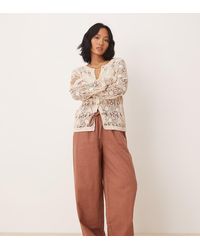ASOS - Pantalones Color Moca A Rayas Sin Cierres De Tejido Efecto Lino De Petite-Marrón - Lyst