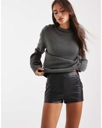 Miss Selfridge - Pantalones Muy Cortos Negros De Cuero Sintético De - Lyst