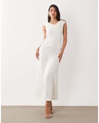 Vero Moda - Vestido Largo Color Champán Sin Mangas De Satén Con Detalle De Encaje-Dorado - Lyst