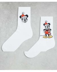 ASOS - Pack De 2 Pares De Calcetines Blancos Con Estampado De Mickey Vestido De Papá Noel De Disney De - Lyst