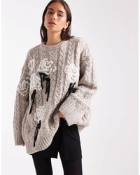 ASOS - Pull oversize en maille torsadée avec broderies fleuries - grège - Lyst