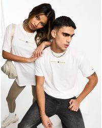 Tommy Hilfiger - T-shirt unisex vestibilità classica bianca con logo dorato - Lyst