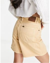 Lee Jeans - Pantalones cortos vaqueros color dorado puesta - Lyst