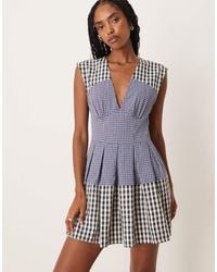 ASOS - – ausgestelltes minikleid mit v-ausschnitt und kontrastdesign-vichy-karos - Lyst