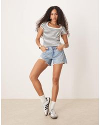 Gina Tricot - Slim-Fit Geribbelde Top Met Strepen En Lage Ronde Hals En Korte Mouwen - Lyst