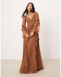 ASOS - Asos design petite - robe longue à volants avec col en v et manches longues - Lyst