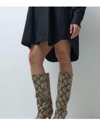 ASOS - Curve Contessa Stivali Al Ginocchio Morbidi Con Tacco A Cono E Stampa Serpente - Lyst