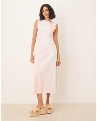 ASOS - Robe évasée mi-longue en aspect denim avec empiècements contrastants et ourlet brut - Lyst