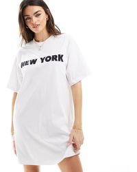 ASOS - – kurzes t-shirt-kleid mit oversize-schnitt und schriftzug - Lyst