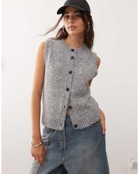 Weekday - Chaleco Gris Oscuro Jaspeado Con Cuello De Pico Subido De Punto Exclusivo En Asos De - Lyst