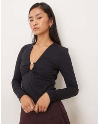 Abercrombie & Fitch - Bra Free V Neck Long Sleeve Hardware Top - Lyst