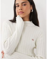 Calvin Klein - Pullover mit weblabel, rollkragen und rüschenkante - Lyst