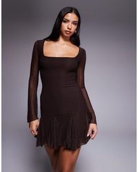 Kaiia - Exclusivité - - robe courte en tulle texturé près du corps à manches longues et ourlet volanté - chocolat - Lyst