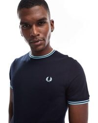 Fred Perry - Camiseta Azul Marino Con Dos Rayas De - Lyst