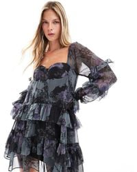 ASOS - Vestido Corto Morado Oscuro Escalonado Con Estampado Floral, Detalle Tipo Corsé Y Volantes De - Lyst