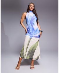 ASOS - – neckholder-maxikleid mit blauem blumenprint, rückenausschnitt und drapierung - Lyst