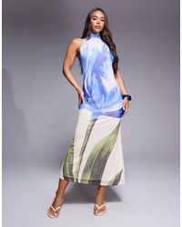 ASOS - – neckholder-maxikleid mit blauem blumenprint, rückenausschnitt und drapierung - Lyst