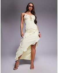 Missy Empire - Missy empire - robe longue fendue sur le côté à volants avec fines bretelles et ourlet asymétrique - Lyst