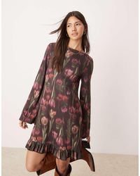 ASOS - Vestido Corto De Manga Larga Con Estampado Floral De Estilo Boho, Espalda Escotada Y Volantes De - Lyst