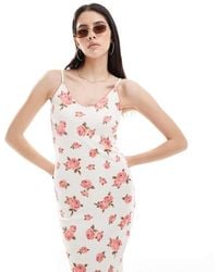 Y.A.S - Y.a.s – weich fließendes camisole-maxikleid mit weit verteiltem vintage-rosenprint und v-ausschnitt - Lyst