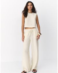 Stradivarius - Pantaloni Fluidi Color Pietra Con Filo Metallico - Lyst
