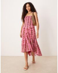 Free People - Vestito Midi Arricciato Rosa Acceso Misto Con Volant - Lyst
