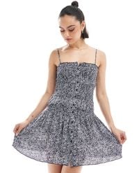 Stradivarius - Str - robe froncée courte à imprimé fleurs - Lyst