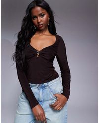 ASOS - Top A Maniche Lunghe Sinuoso Color Cioccolato Con Intreccio E Dettaglio Oro - Lyst